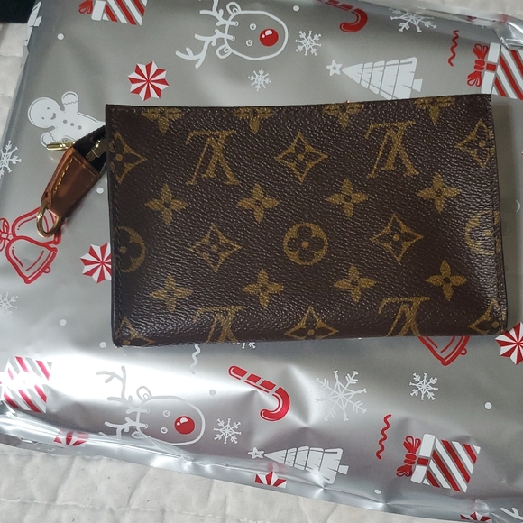 Louis Vuitton Brown and Gold Monogram Pouch And Box - Picture 2 of 7